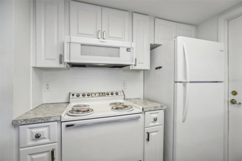 House in Pinellas Park, Florida 2 bedrooms, 104.52 sq.m. № 1202078 - photo 13