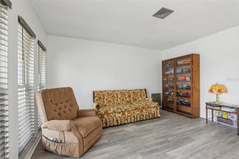 House in Pinellas Park, Florida 2 bedrooms, 104.52 sq.m. № 1202078 - photo 5