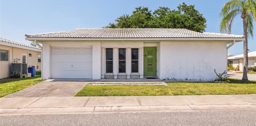 House in Pinellas Park, Florida 2 bedrooms, 104.52 sq.m. № 1202078