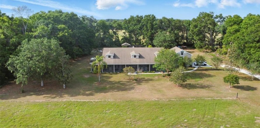 Casa en Center Hill, Florida 5 dormitorios, 411.65 m2 № 1680838