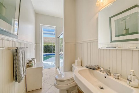 House in Sarasota, Florida 3 bedrooms, 233.56 sq.m. № 2291027 - photo 17