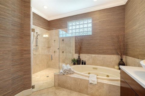 House in Sarasota, Florida 3 bedrooms, 233.56 sq.m. № 2291027 - photo 30