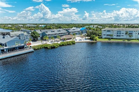 Immobilier commercial à vendre à Punta Gorda, Floride: 137.68 m2 № 1689675 - photo 11