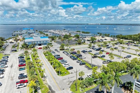 Immobilier commercial à vendre à Punta Gorda, Floride: 137.68 m2 № 1689675 - photo 15
