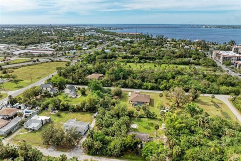 Immobilier commercial à vendre à Punta Gorda, Floride: 137.68 m2 № 1689675 - photo 18