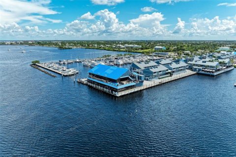 Immobilier commercial à vendre à Punta Gorda, Floride: 137.68 m2 № 1689675 - photo 12