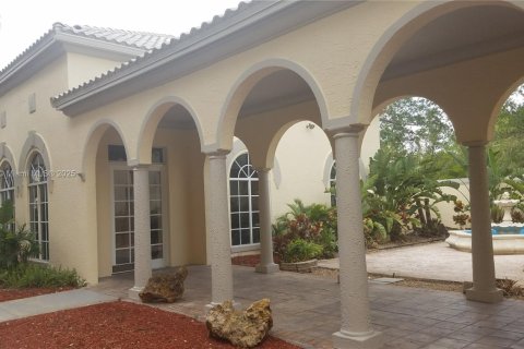 Снять в аренду кондоминиум в Дорал, Флорида 1 спальня, 65.96м2, № 1970088 - фото 8