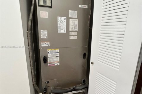 Touwnhouse à louer à Miami, Floride: 3 chambres, 166.3 m2 № 1947166 - photo 26