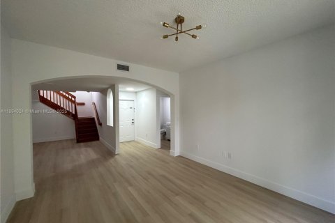 Touwnhouse à louer à Miami, Floride: 3 chambres, 166.3 m2 № 1947166 - photo 10