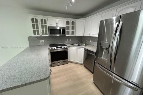 Touwnhouse à louer à Miami, Floride: 3 chambres, 166.3 m2 № 1947166 - photo 19