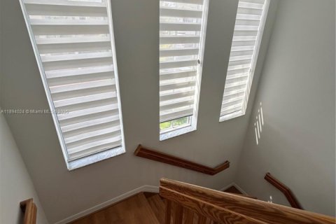 Touwnhouse à louer à Miami, Floride: 3 chambres, 166.3 m2 № 1947166 - photo 25