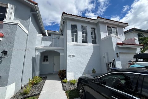 Touwnhouse à louer à Miami, Floride: 3 chambres, 166.3 m2 № 1947166 - photo 3
