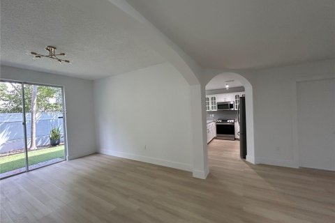 Touwnhouse à louer à Miami, Floride: 3 chambres, 166.3 m2 № 1947166 - photo 9