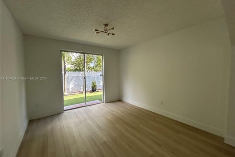 Touwnhouse à louer à Miami, Floride: 3 chambres, 166.3 m2 № 1947166 - photo 8