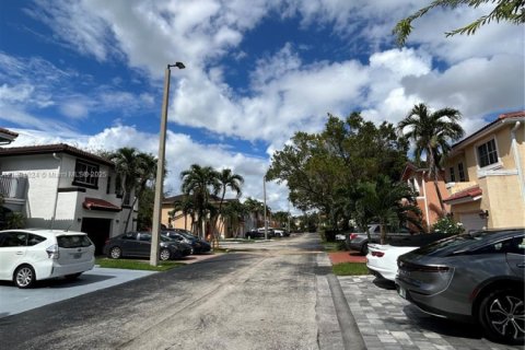 Touwnhouse à louer à Miami, Floride: 3 chambres, 166.3 m2 № 1947166 - photo 5