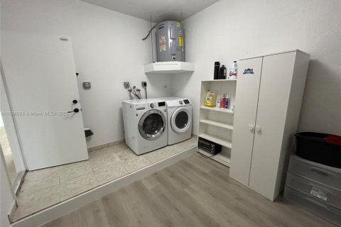 Touwnhouse à louer à Miami, Floride: 3 chambres, 166.3 m2 № 1947166 - photo 22