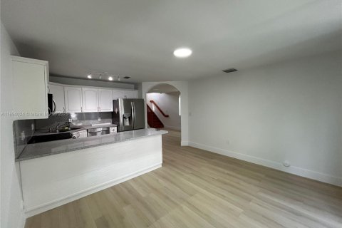 Touwnhouse à louer à Miami, Floride: 3 chambres, 166.3 m2 № 1947166 - photo 18