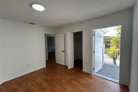 Touwnhouse à louer à Miami, Floride: 3 chambres, 166.3 m2 № 1947166 - photo 29