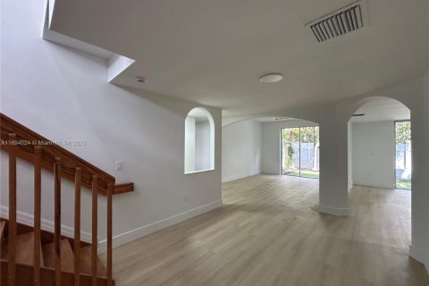 Touwnhouse à louer à Miami, Floride: 3 chambres, 166.3 m2 № 1947166 - photo 11
