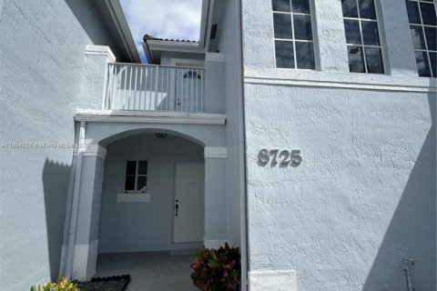 Touwnhouse à louer à Miami, Floride: 3 chambres, 166.3 m2 № 1947166 - photo 2