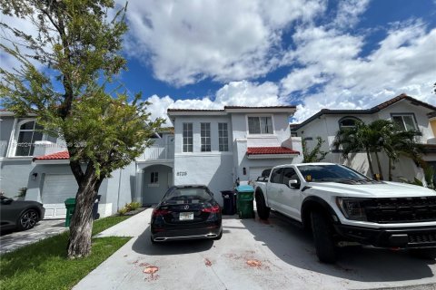 Touwnhouse à louer à Miami, Floride: 3 chambres, 166.3 m2 № 1947166 - photo 4