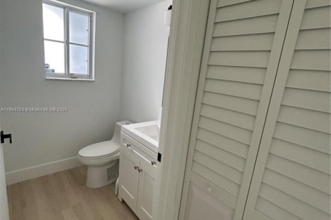 Touwnhouse à louer à Miami, Floride: 3 chambres, 166.3 m2 № 1947166 - photo 12