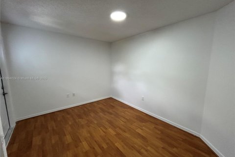 Touwnhouse à louer à Miami, Floride: 3 chambres, 166.3 m2 № 1947166 - photo 27