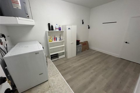 Touwnhouse à louer à Miami, Floride: 3 chambres, 166.3 m2 № 1947166 - photo 21