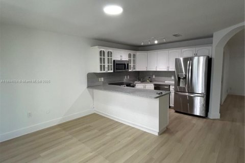 Touwnhouse à louer à Miami, Floride: 3 chambres, 166.3 m2 № 1947166 - photo 15