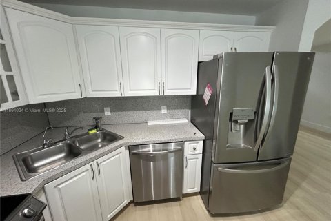 Touwnhouse à louer à Miami, Floride: 3 chambres, 166.3 m2 № 1947166 - photo 17