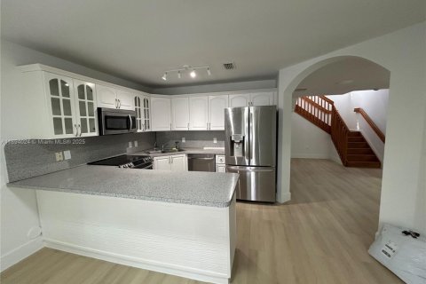 Touwnhouse à louer à Miami, Floride: 3 chambres, 166.3 m2 № 1947166 - photo 16