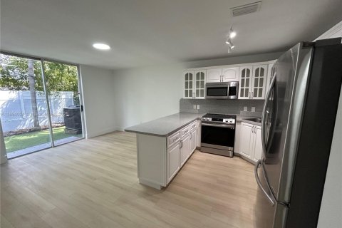 Touwnhouse à louer à Miami, Floride: 3 chambres, 166.3 m2 № 1947166 - photo 14