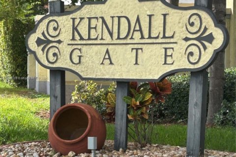 Touwnhouse à louer à Miami, Floride: 3 chambres, 166.3 m2 № 1947166 - photo 1