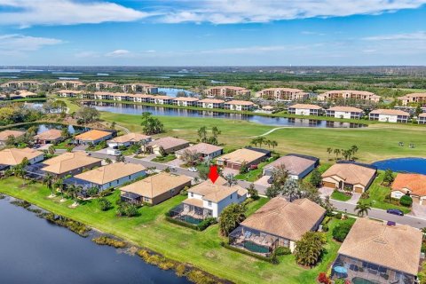 House in Bradenton, Florida 4 bedrooms, 269.97 sq.m. № 1659046 - photo 1