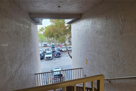 Condominio en alquiler en Miami, Florida, 4 dormitorios, 119.1 m2 № 2030271 - foto 4