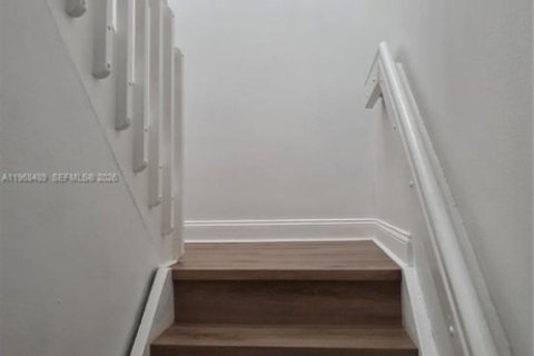 Condominio en alquiler en Miami, Florida, 4 dormitorios, 119.1 m2 № 2030271 - foto 10