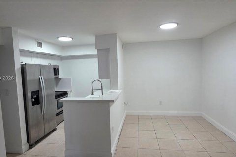 Condominio en alquiler en Miami, Florida, 4 dormitorios, 119.1 m2 № 2030271 - foto 8
