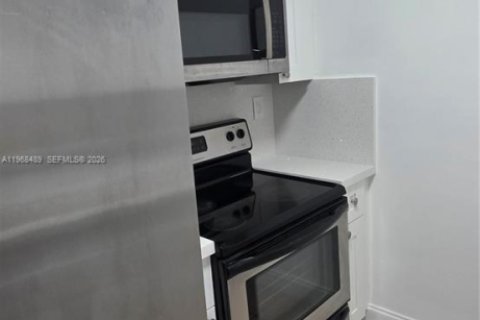 Condominio en alquiler en Miami, Florida, 4 dormitorios, 119.1 m2 № 2030271 - foto 14