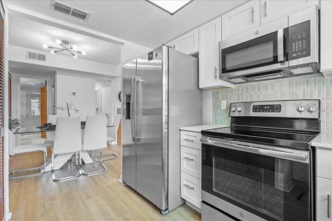 Купить кондоминиум в Киссимми, Флорида 6 комнат, 127.74м2, № 2312786 - фото 15