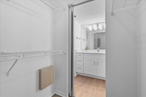 Купить кондоминиум в Киссимми, Флорида 6 комнат, 127.74м2, № 2312786 - фото 27