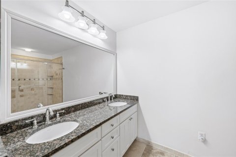 Condo in Vero Beach, Florida, 2 bedrooms  № 2082452 - photo 14