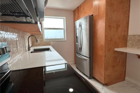 Купить кондоминиум в Майами-Бич, Флорида 1 спальня, 78.5м2, № 1963610 - фото 2