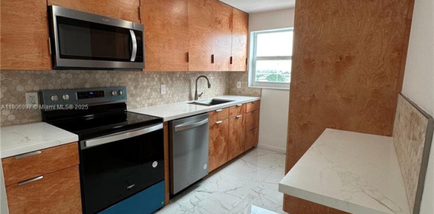 Кондоминиум с 1 спальней в Майами-Бич, Флорида № 1963610