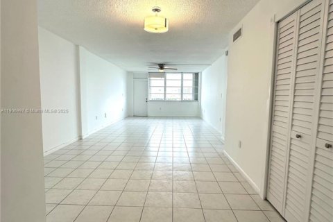 Купить кондоминиум в Майами-Бич, Флорида 1 спальня, 78.5м2, № 1963610 - фото 4