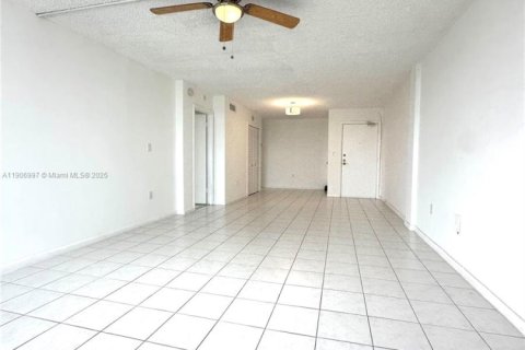 Купить кондоминиум в Майами-Бич, Флорида 1 спальня, 78.5м2, № 1963610 - фото 3