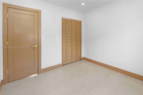 Купить виллу или дом в Холливуд, Флорида 3 спальни, 129.69м2, № 1954696 - фото 22