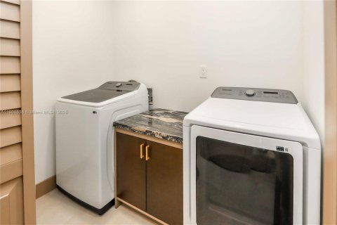 Купить виллу или дом в Холливуд, Флорида 3 спальни, 129.69м2, № 1954696 - фото 25