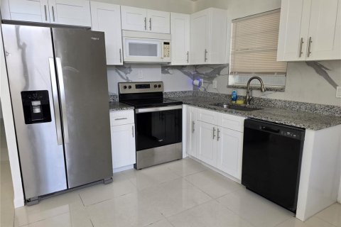 House in Tampa, Florida 3 bedrooms, 123.28 sq.m. № 1913737 - photo 20