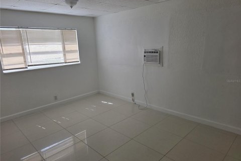 House in Tampa, Florida 3 bedrooms, 123.28 sq.m. № 1913737 - photo 10