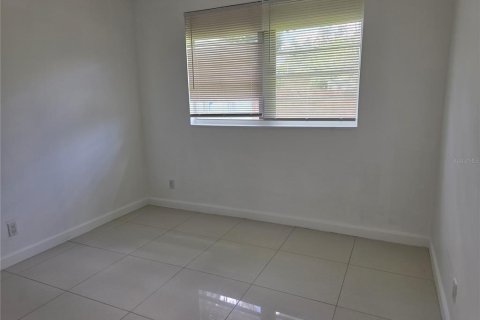 House in Tampa, Florida 3 bedrooms, 123.28 sq.m. № 1913737 - photo 14